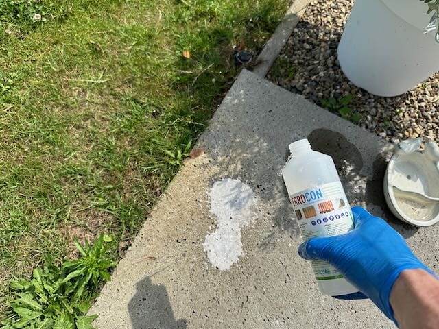 Roest van tegels verwijderen? Dit is het enige dat werkt!
