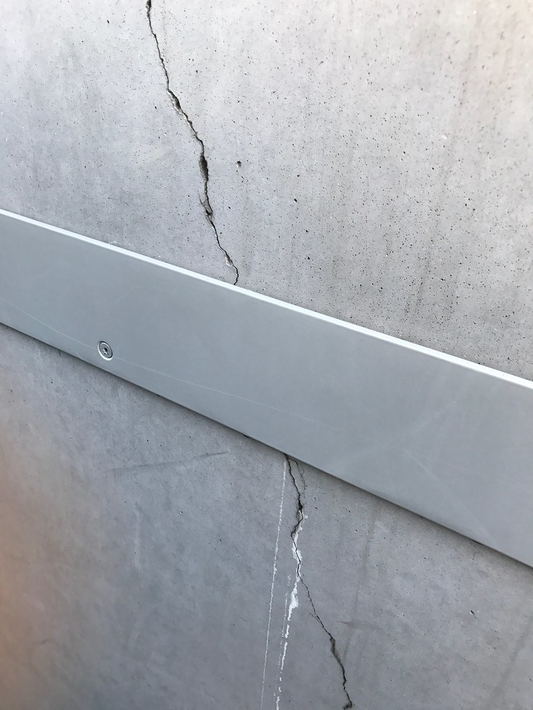 scheuren in beton